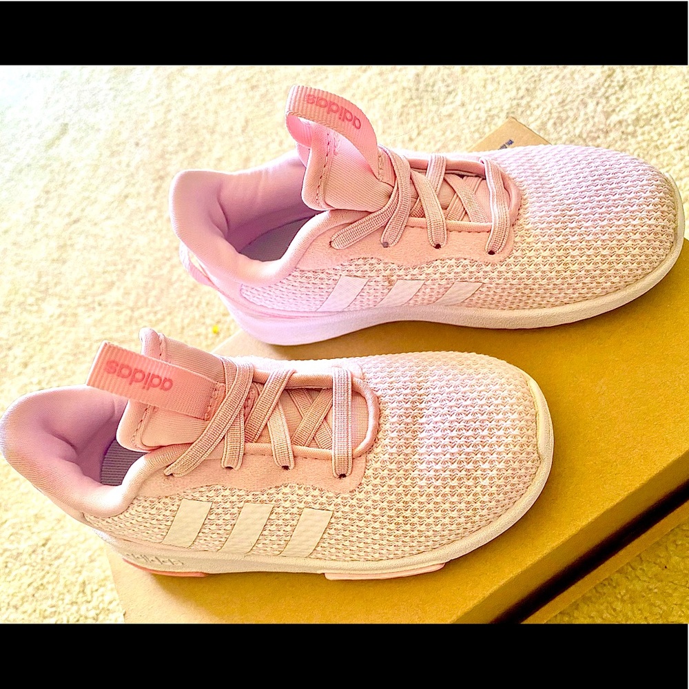 adidas Racer TR 2.0 Toddler Kids'
Sneakers
10 T. Pink White **like new***